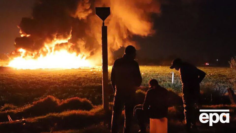 Місцеві жителі біля трубопроводу збирали пальне в каністри
