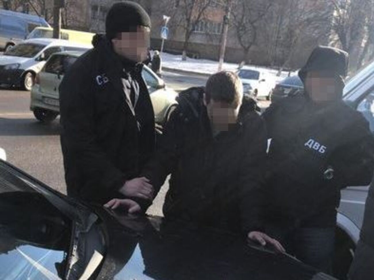 Співробітники СБУ затримали одного з підозрюваних під час одержання другої частини хабара