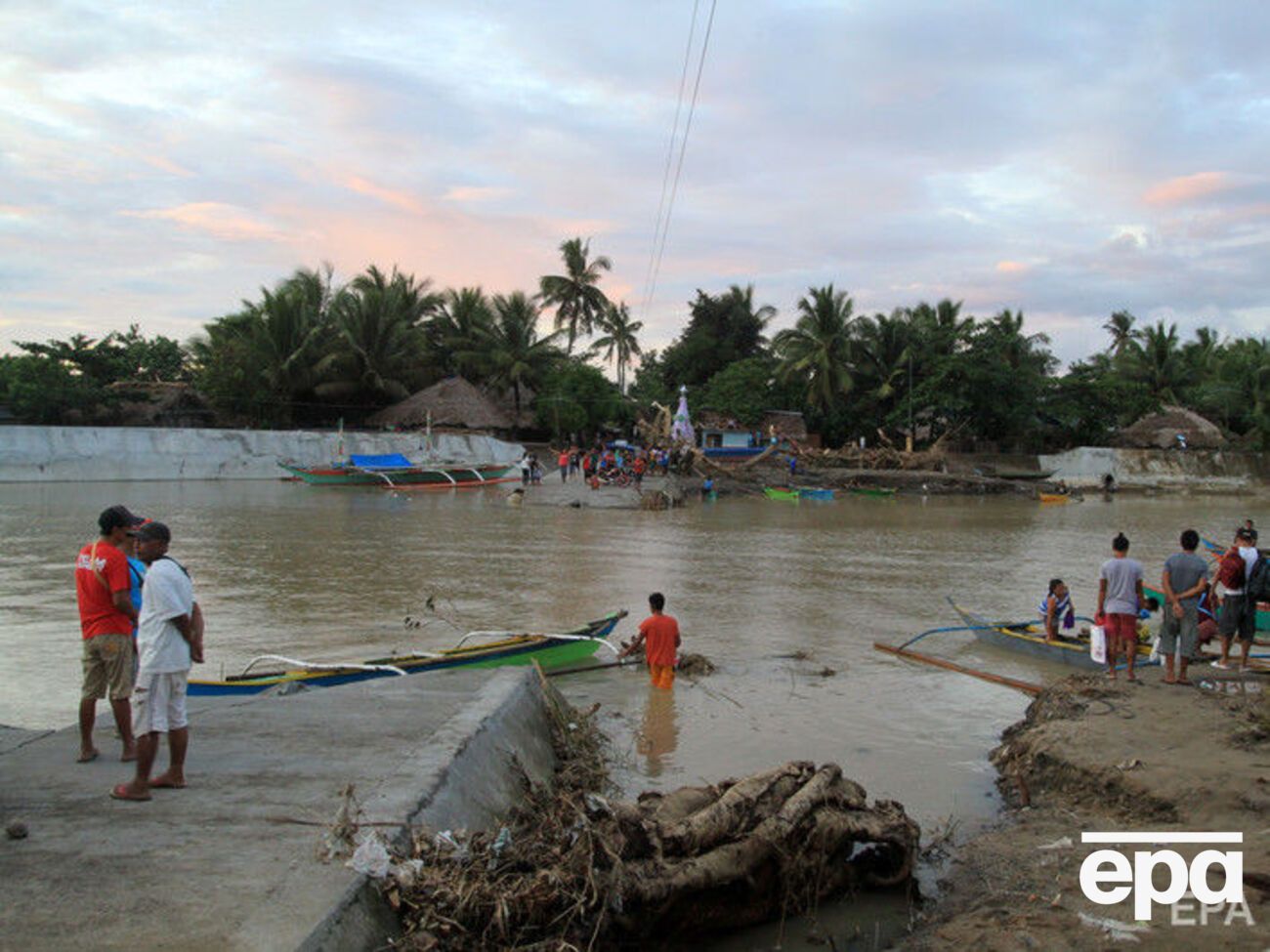 "Усман" вирує на Філіппінах із 29 грудня, він призвів до численних обвалів