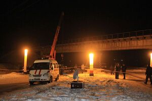 Рух транспорту по мосту зупинено