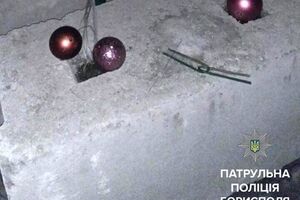 При падении мужчина сбил несколько игрушек