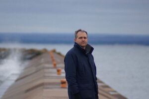 Уилан поехал в Москву на свадьбу друга, но оказался за решеткой