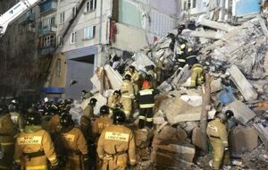 Спасатели продолжают разбирать завалы