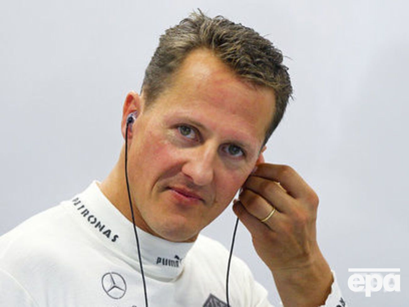 Шумахер в декабре 2013 года упал, катаясь на горных лыжах, и получил травму головы