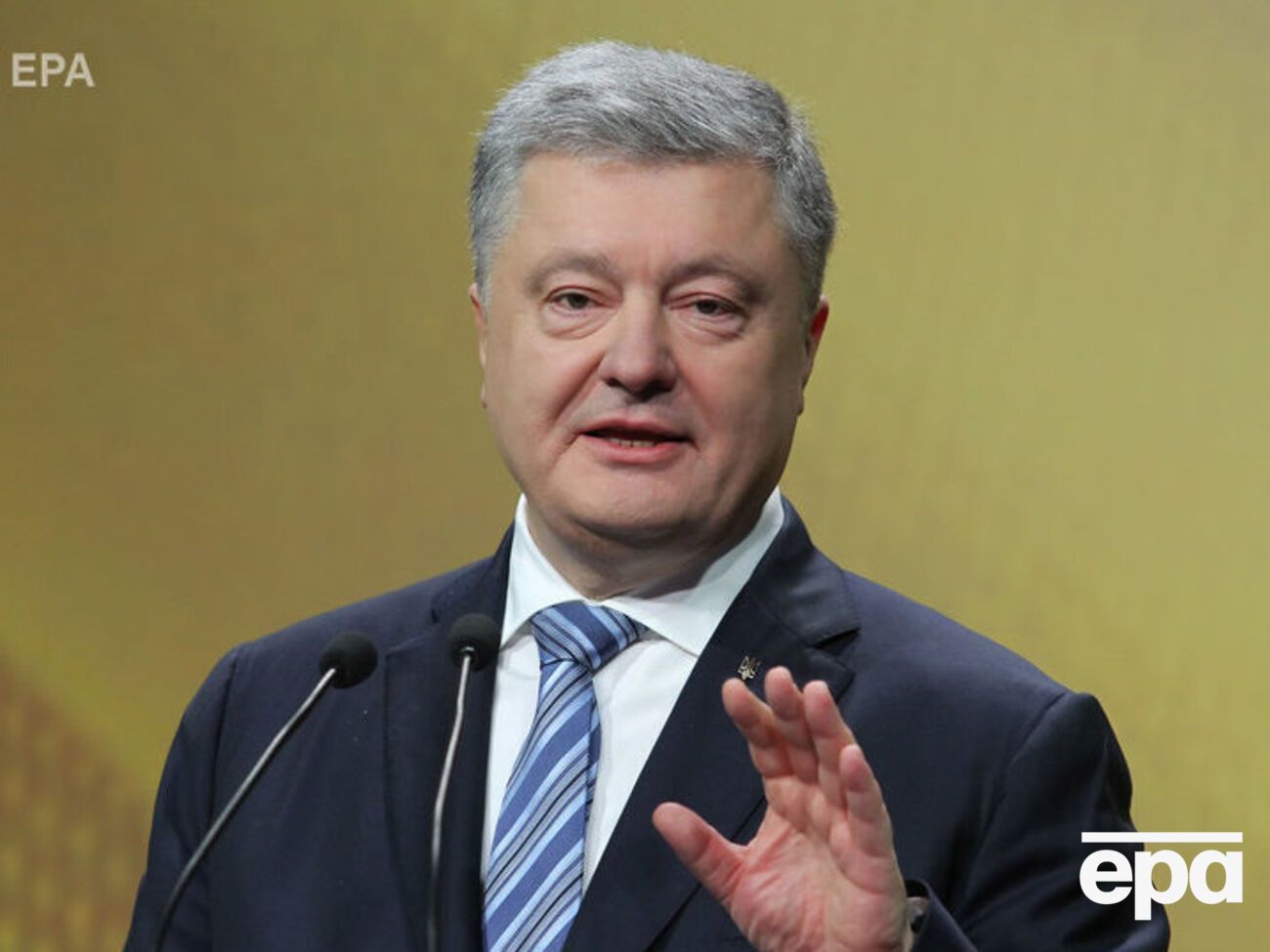 Порошенко: Українська мова має всюди звучати на повний голос