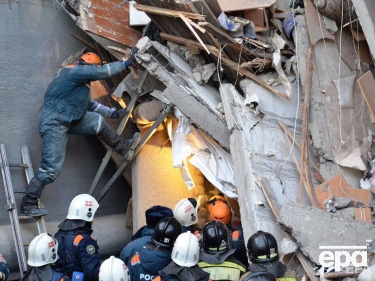 Спасатели продолжают разбирать завалы&nbsp;<br /><br />