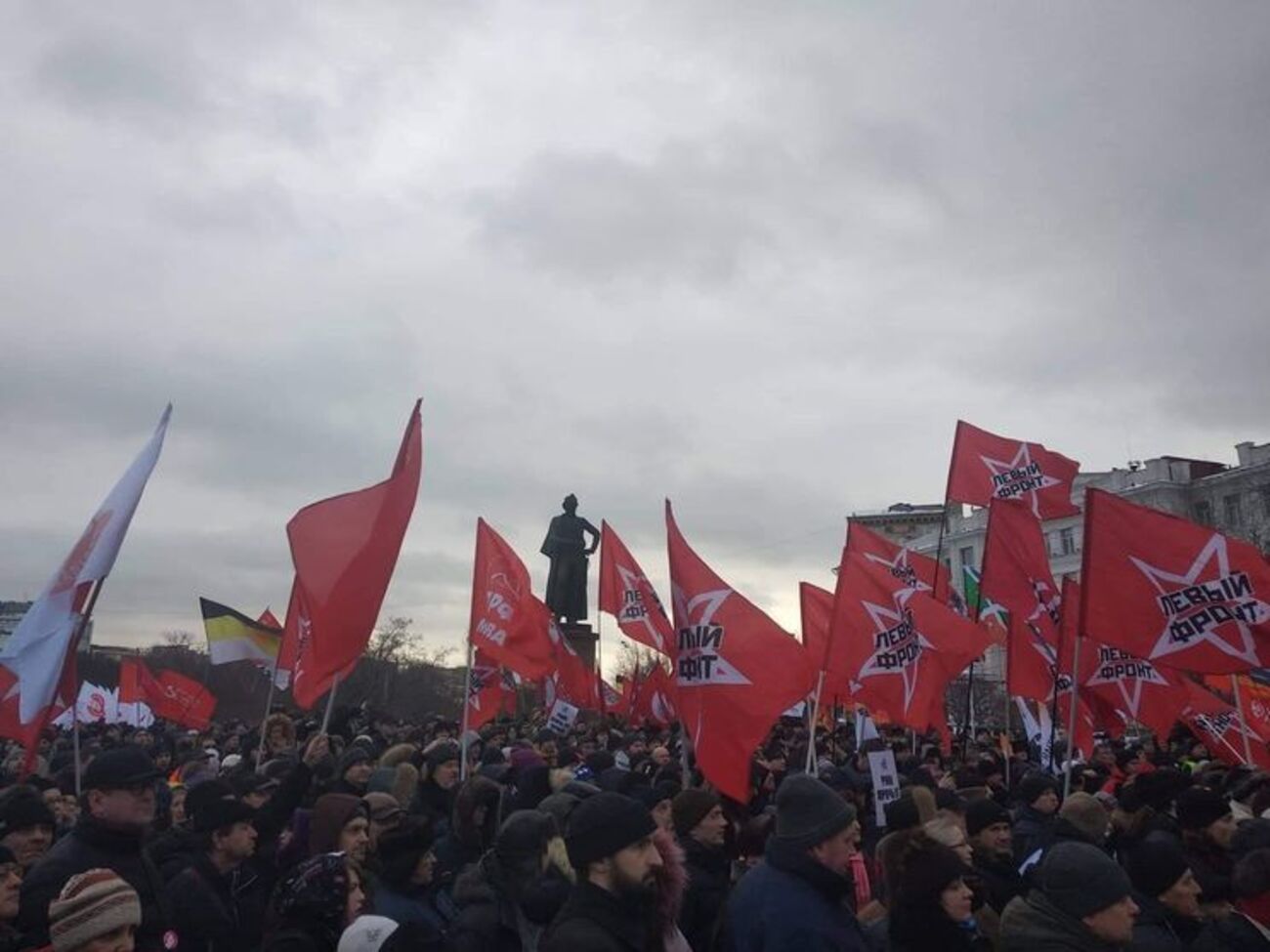 Участники митинга потребовали прекратить кулуарные переговоры с Японией по поводу принадлежности Курильских островов
