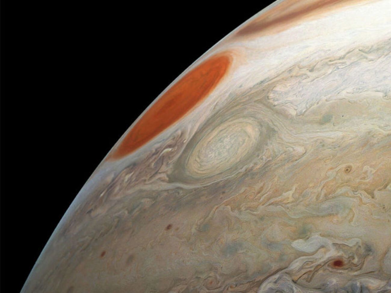 NASA показало новые снимки Юпитера