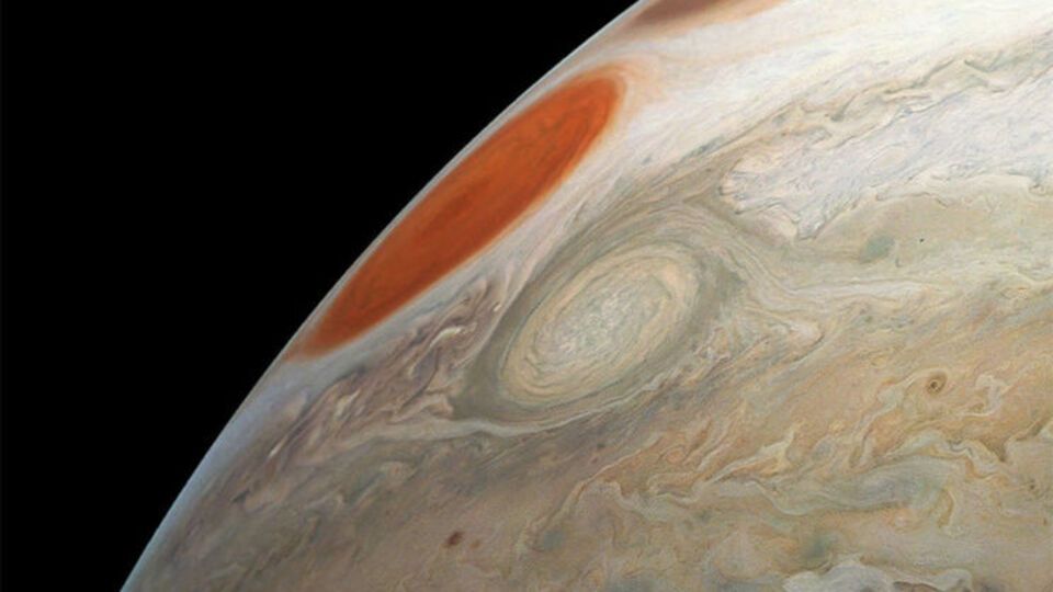 NASA показало новые снимки Юпитера