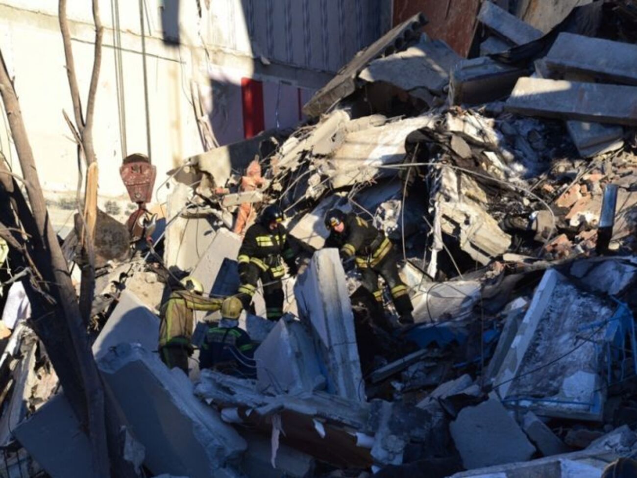 В ночь на 31 декабря 2018 года в Магнитогорске прогремел взрыв в жилом доме, обрушился один из 12 подъездов десятиэтажки