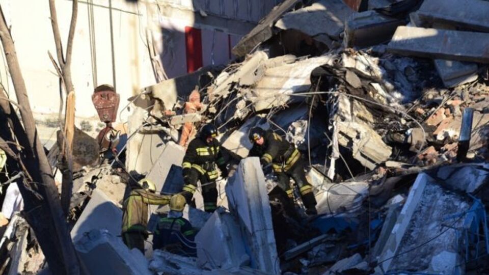 У ніч на 31 грудня 2018 року в Магнітогорську прогримів вибух у житловому будинку, обвалився один із 12 під'їздів десятиповерхівки