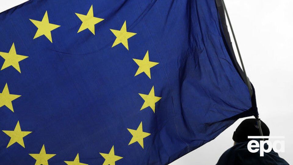 Санкції містять заборону на поїздки до ЄС, заморожування активів для фізичних осіб та юридичних осіб