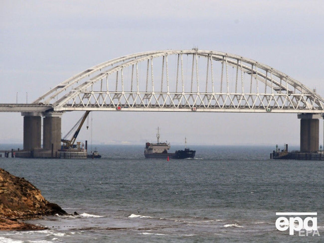 Один из членов экипажей заявил, что на борту судов "творится что-то жуткое"