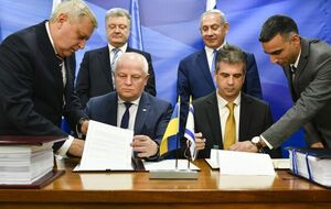 З української сторони угоду підписав віце-прем'єр Степан Кубів, з ізраїльської – в.о. міністра економіки Елі Коен
