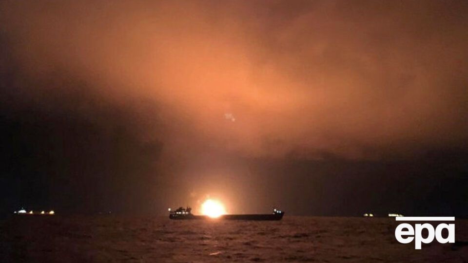 21 січня на одному із суден у районі Керченської протоки стався вибух, потім почалася пожежа