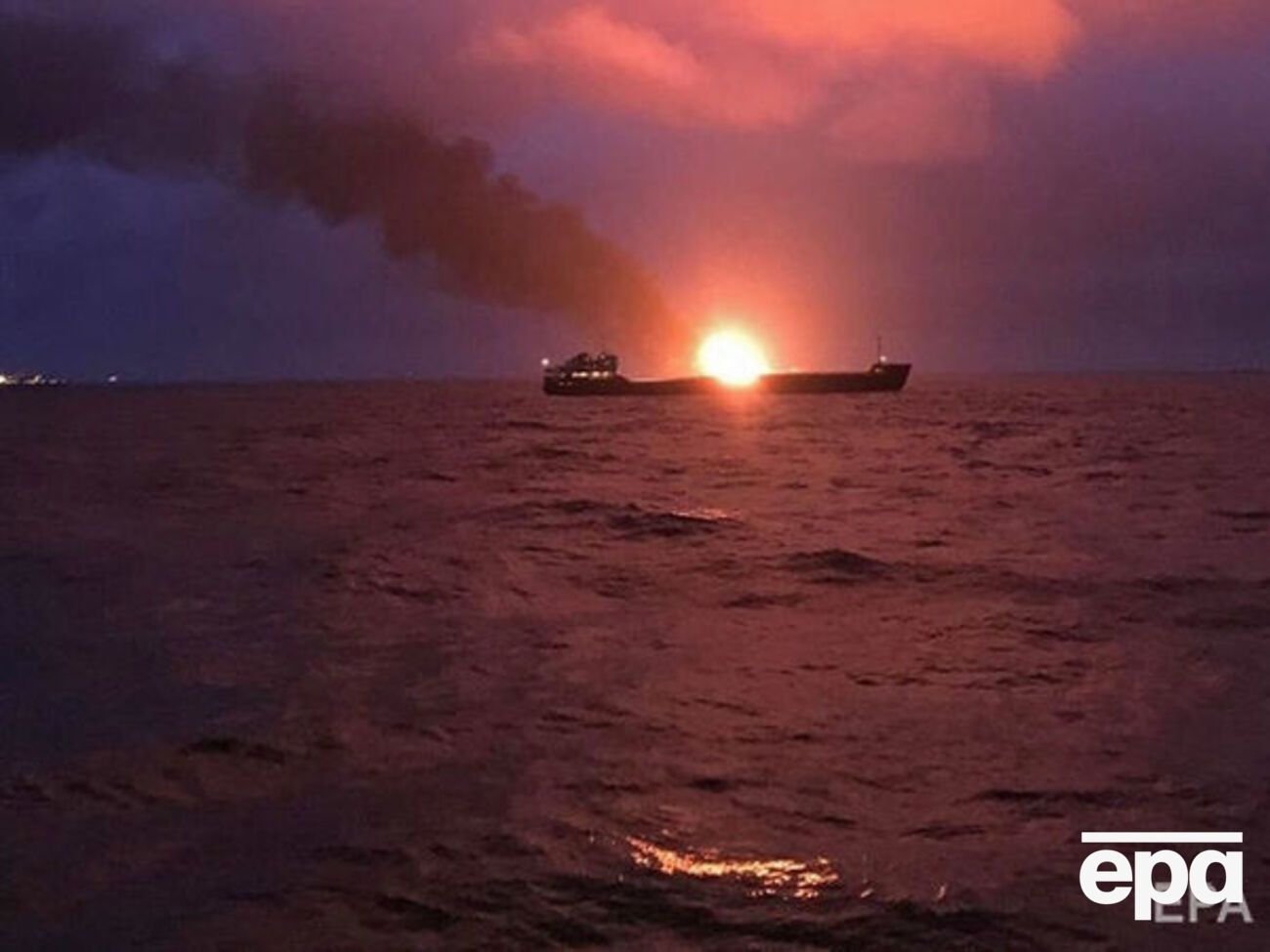 21 января на одном из судов в районе Керченского пролива&nbsp;произошел взрыв, после начался пожар