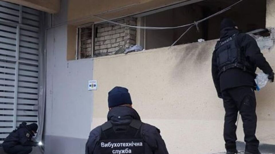 Взрывотехники осмотрели место происшествия