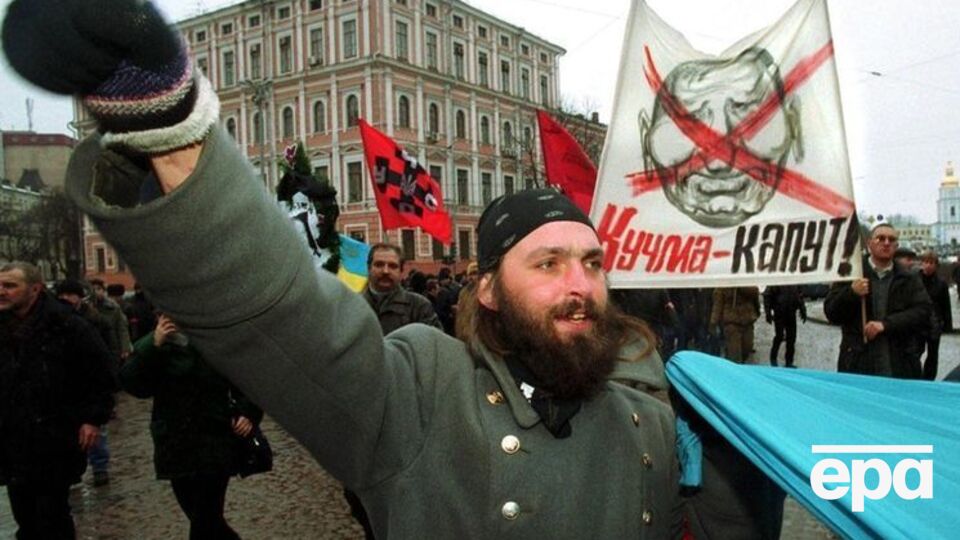 На початку 2001 року Україною прокотилася хвиля антипрезидентських виступів