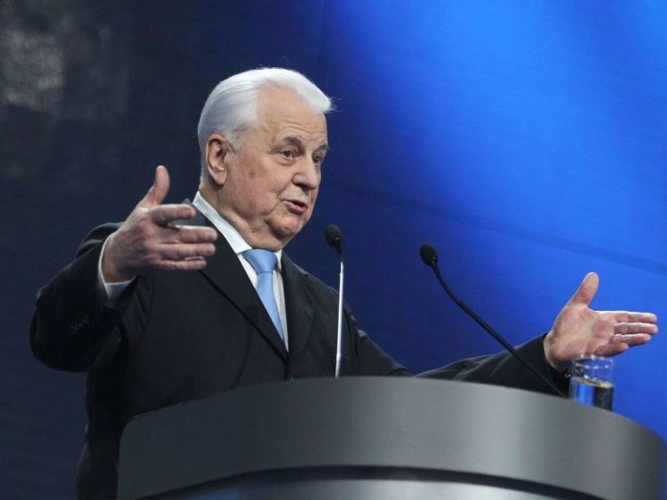 Леонід Кравчук: Ці вибори будуть не просто виборами президента, це будуть вибори нового курсу, нового життя, нового бачення розвитку