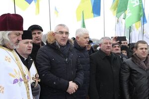 Присутствующие почтили минутой молчания всех погибших за свободу Украины