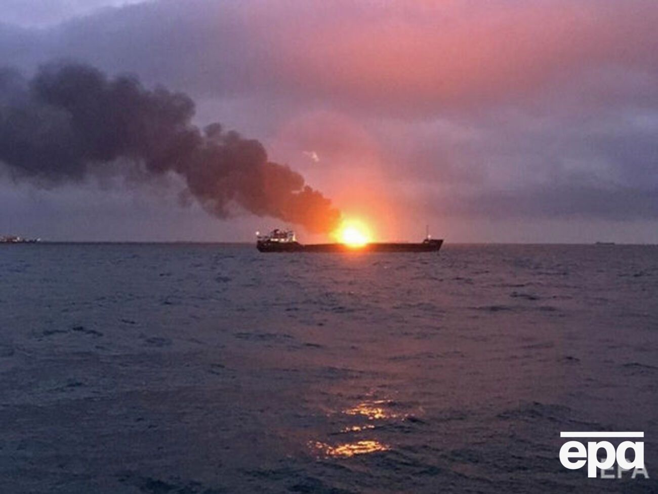 21 січня на одному із суден у районі Керченської протоки стався вибух, після чого почалася пожежа