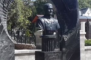 Янукович-младший похоронен на братском военном кладбище в аннексированном Севастополе