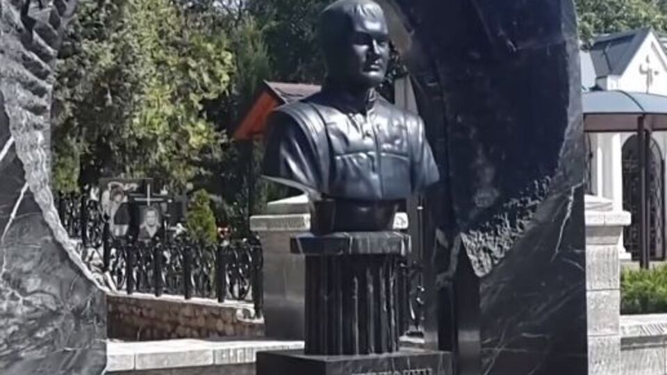 Янукович-младший похоронен на братском военном кладбище в аннексированном Севастополе