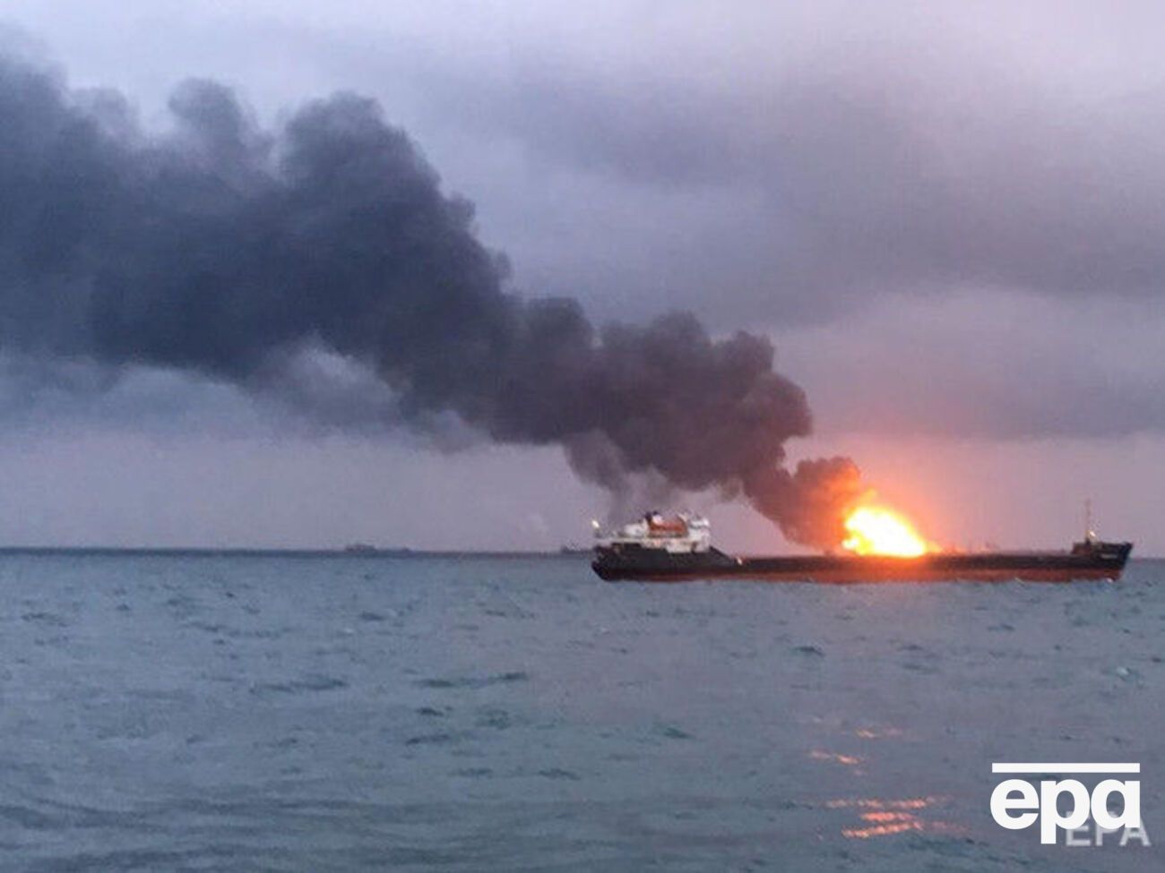 21 січня на одному із суден у районі Керченської протоки стався вибух, потім почалася пожежа