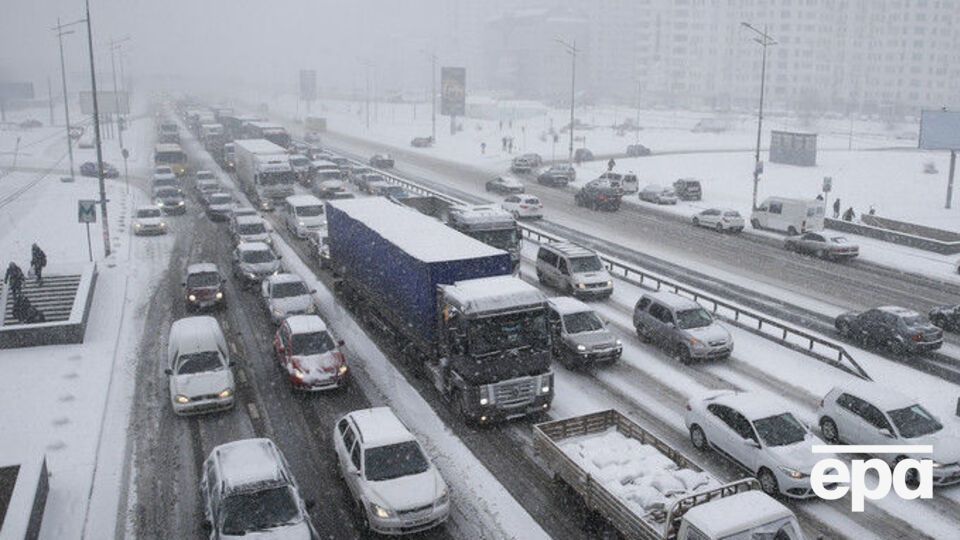 Сніг іде у Рівненській, Вінницькій, Житомирській, Хмельницькій, Тернопільській, Київській, Миколаївській, Черкаській, Кіровоградській, Івано-Франківській, Херсонській, Одеській областях