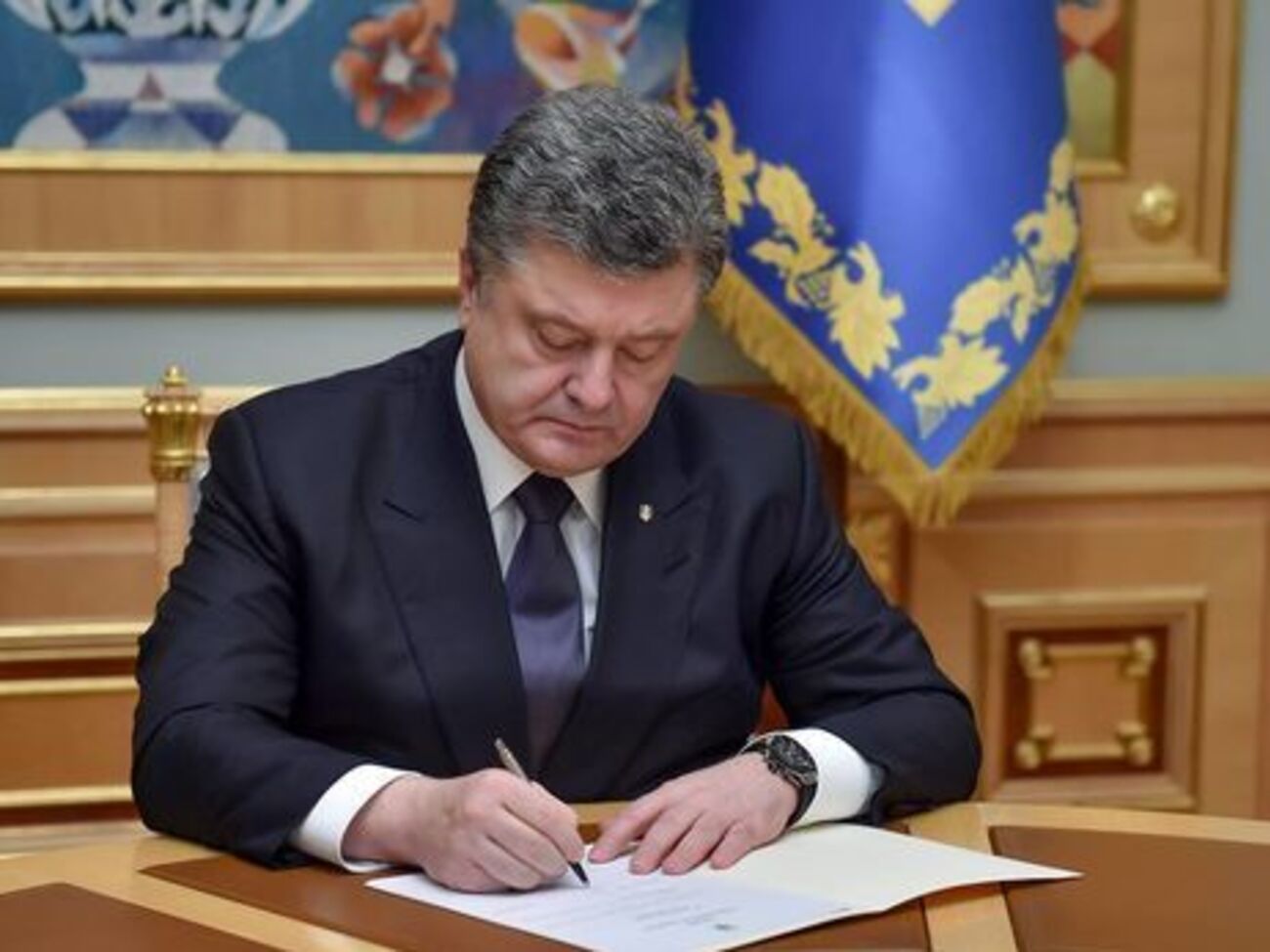 Порошенко надав звання батькові Гандзюк