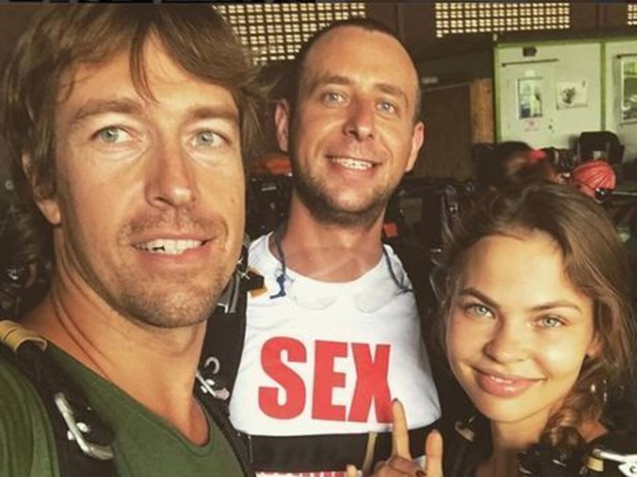 Исполнительный лист о взыскании денег с&nbsp;Насти Рыбки (справа) и Алекса Лесли (слева) передали&nbsp;судебным приставам