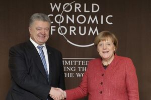 Порошенко поздравил Меркель с тем, что Германия с 1 января 2019 года стала непостоянным членом Совета Безопасности ООН