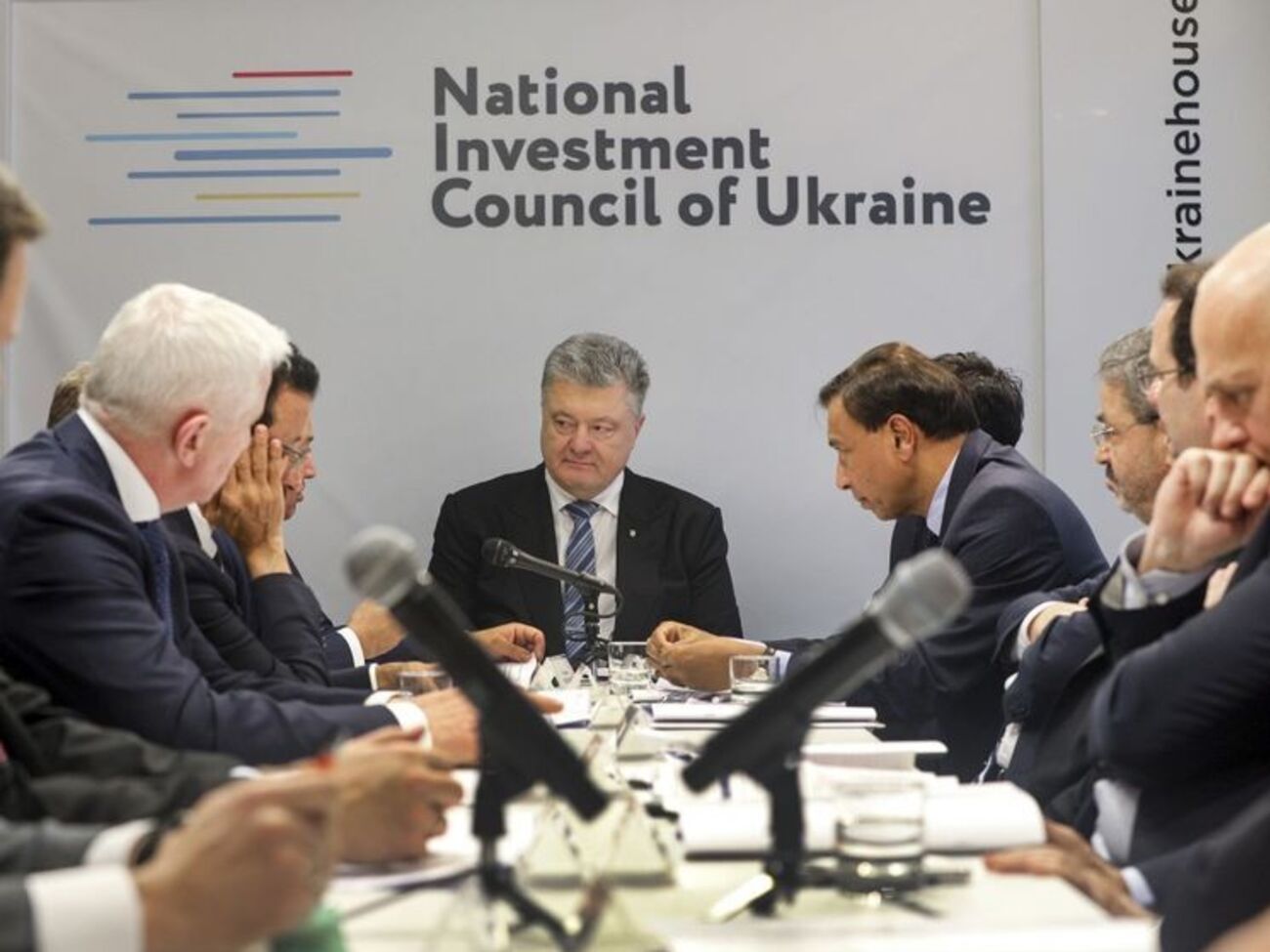 Порошенко&nbsp;подчеркнул, что рост ВВП Украины в 2018 году составил 3,4%, а инфляцию удалось снизить до&nbsp;однозначного числа