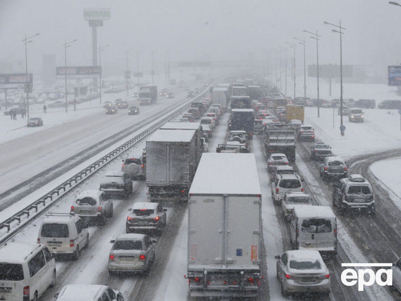 Из-за непогоды в Украине 23 января в ряде регионов страны был&nbsp;закрыт проезд для большегрузного транспорта