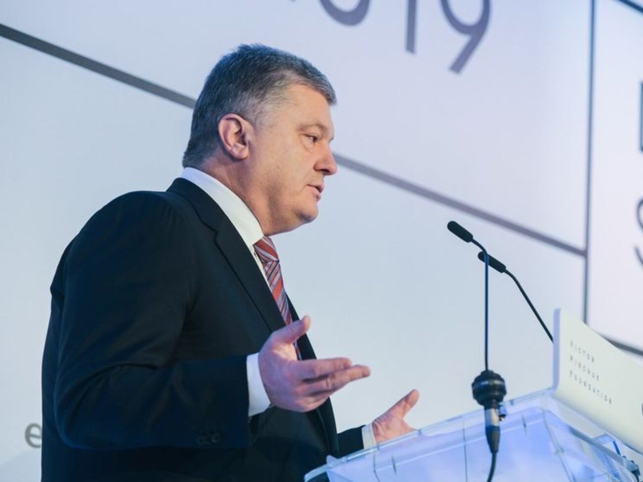 Порошенко подчеркнул, что Украине нужна поддержка международного сообщества