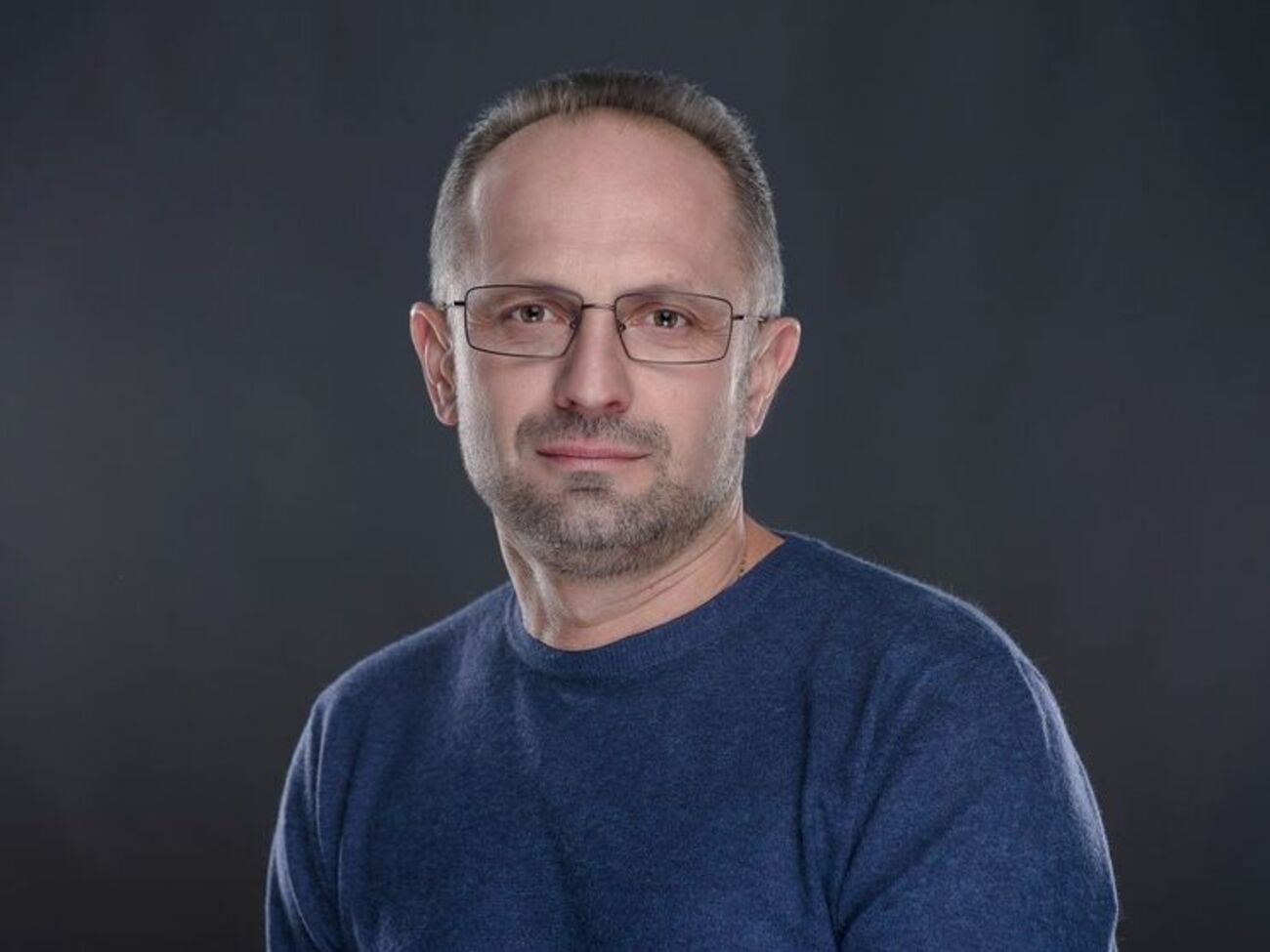 Власть любит повторять: "Начни с себя!" Мы начинаем с себя. Но коррупция процветает, активистов убивают, а чиновники обрастают офшорными счетами