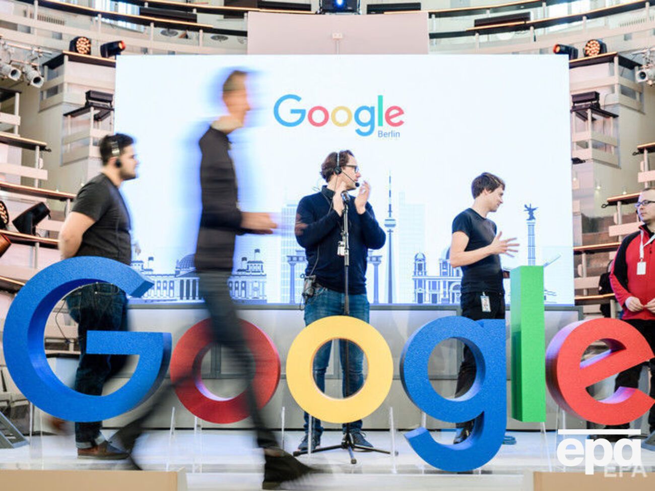 В Госдуму предложили пригласить представителей Google