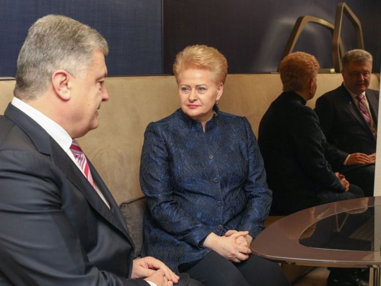 Порошенко поблагодарил Грибаускайте за помощь литовской стороны для Донбасса и украинского Приазовья, страдающих от продолжающейся российской агрессии