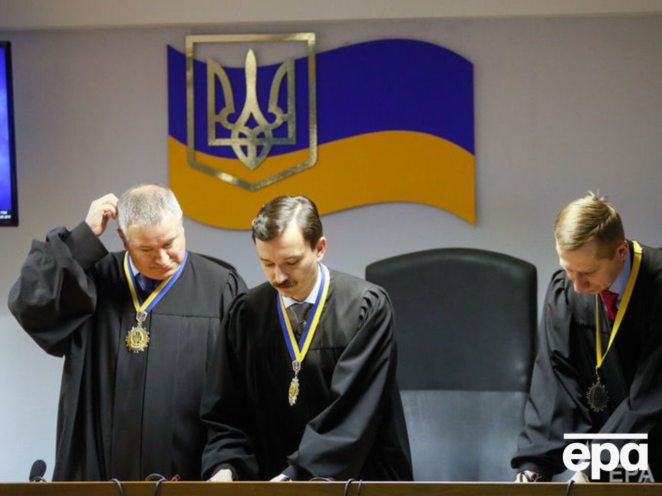 Суд снял с Януковича обвинение в посягательстве на территориальную целостность и неприкосновенность Украины