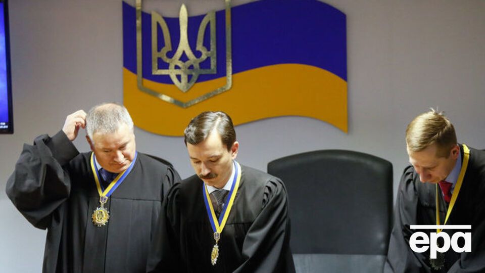 Суд зняв із Януковича обвинувачення в посяганні на територіальну цілісність і недоторканність України