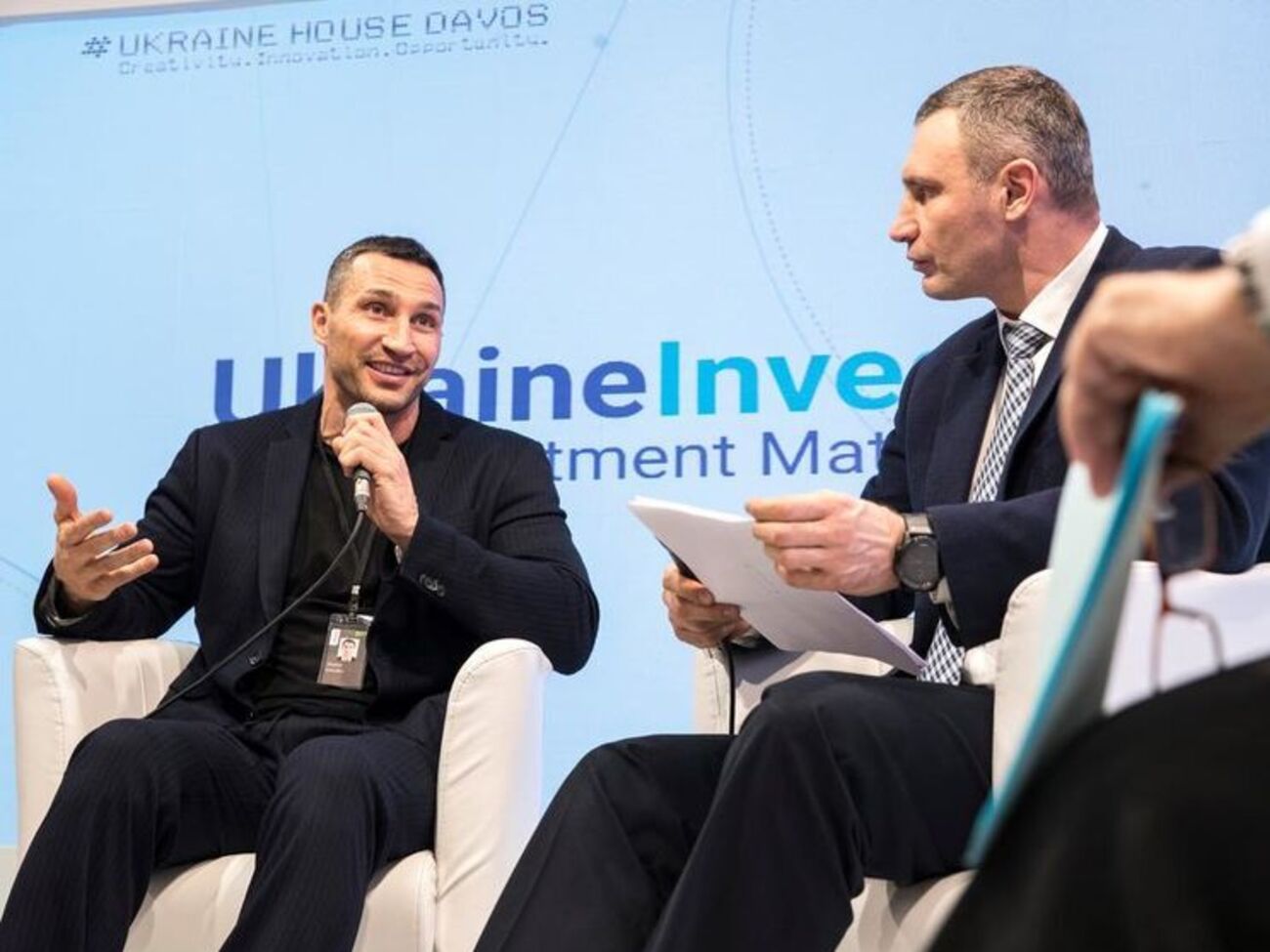 Владимир и Виталий Кличко выступили в Украинском доме на форуме в Давосе