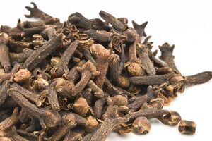 Пряность гвоздика - это высушенные нераскрывшиеся бутоны дерева сизигиум