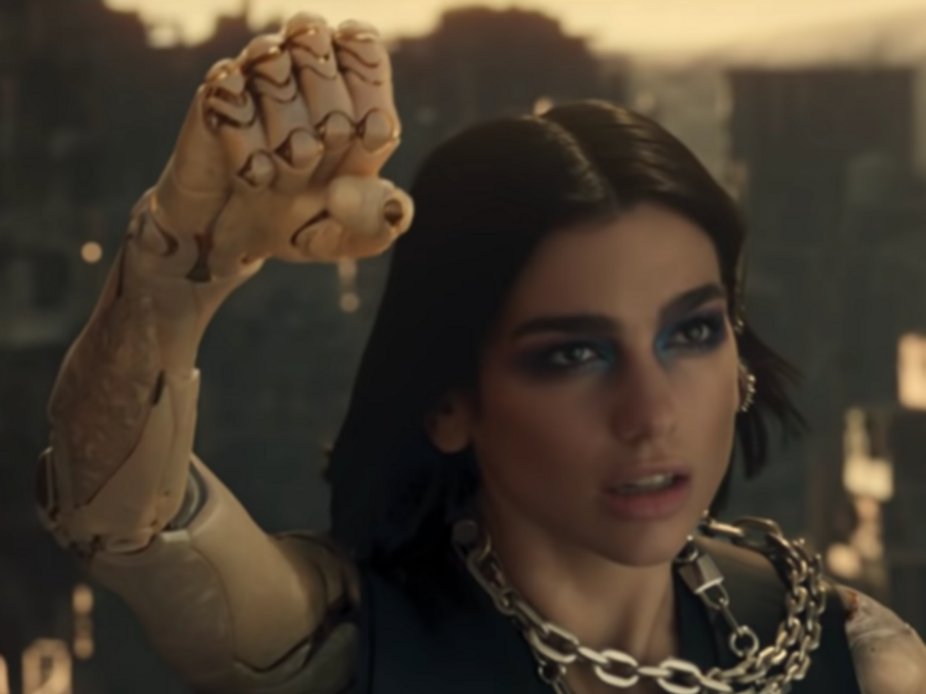 В ролике показан постапокалиптический мир