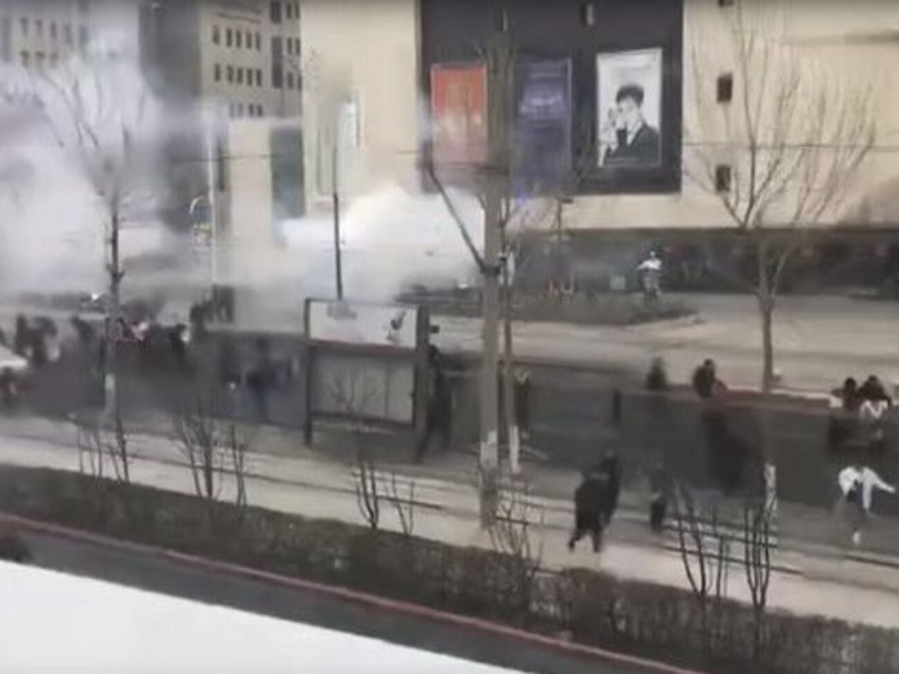 На підземній парковці торгового центру вибухнув автомобіль