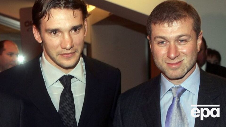 Шевченко (ліворуч) грав за "Челсі", який належить російському бізнесменові Абрамовичу