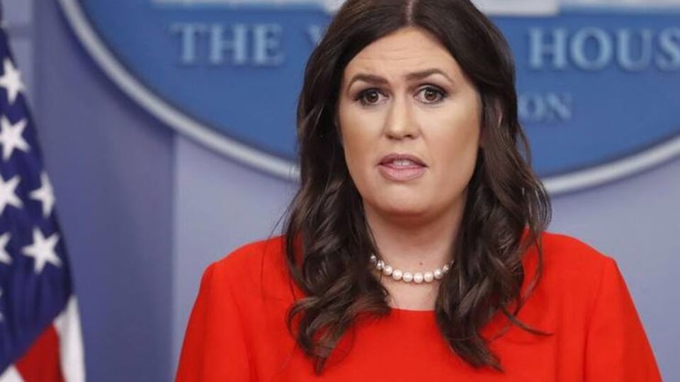 Сандерс зазначила, що обвинувачення Стоуна не має жодного стосунку до Трампа