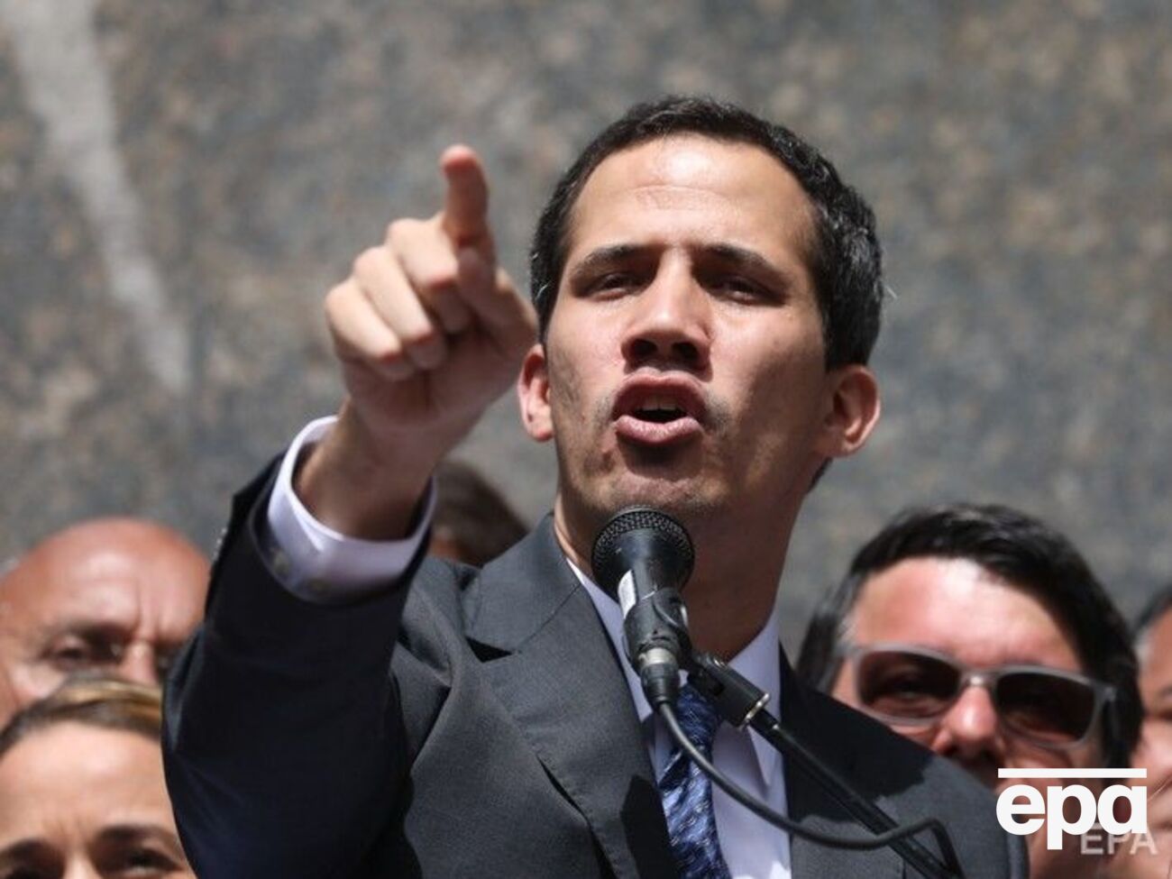 По данным СМИ, Гуайдо покидал страну в декабре