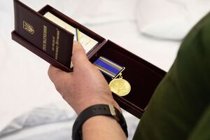 Порошенко вручил награды раненым бойцам 72-й бригады имени Черных Запорожцев. Фоторепортаж