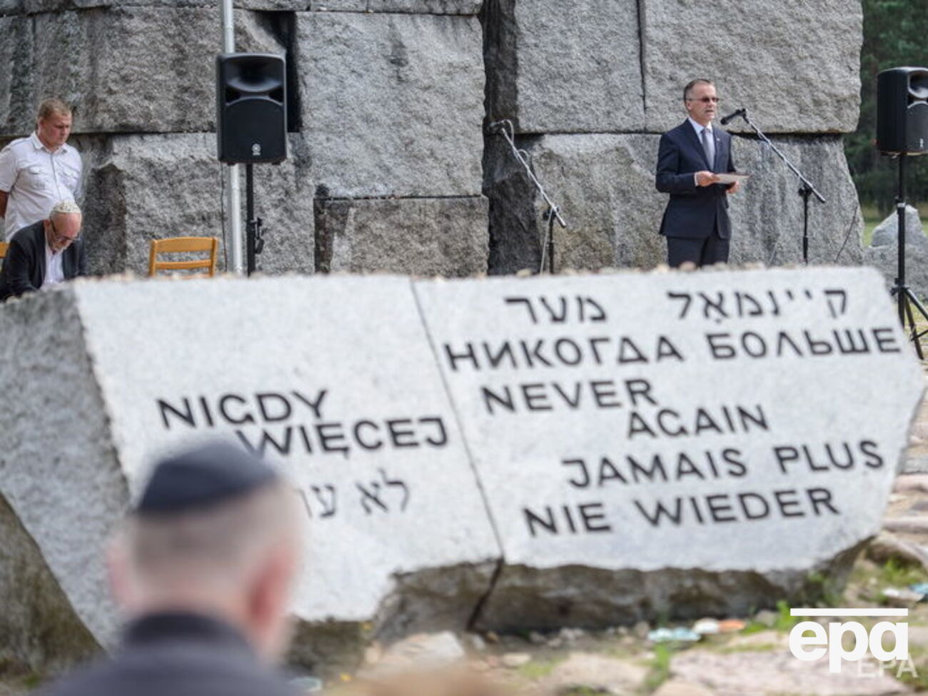По мнению авторов письма, спустя три четверти века после победы над фашизмом Европе предстоит новая битва за цивилизацию