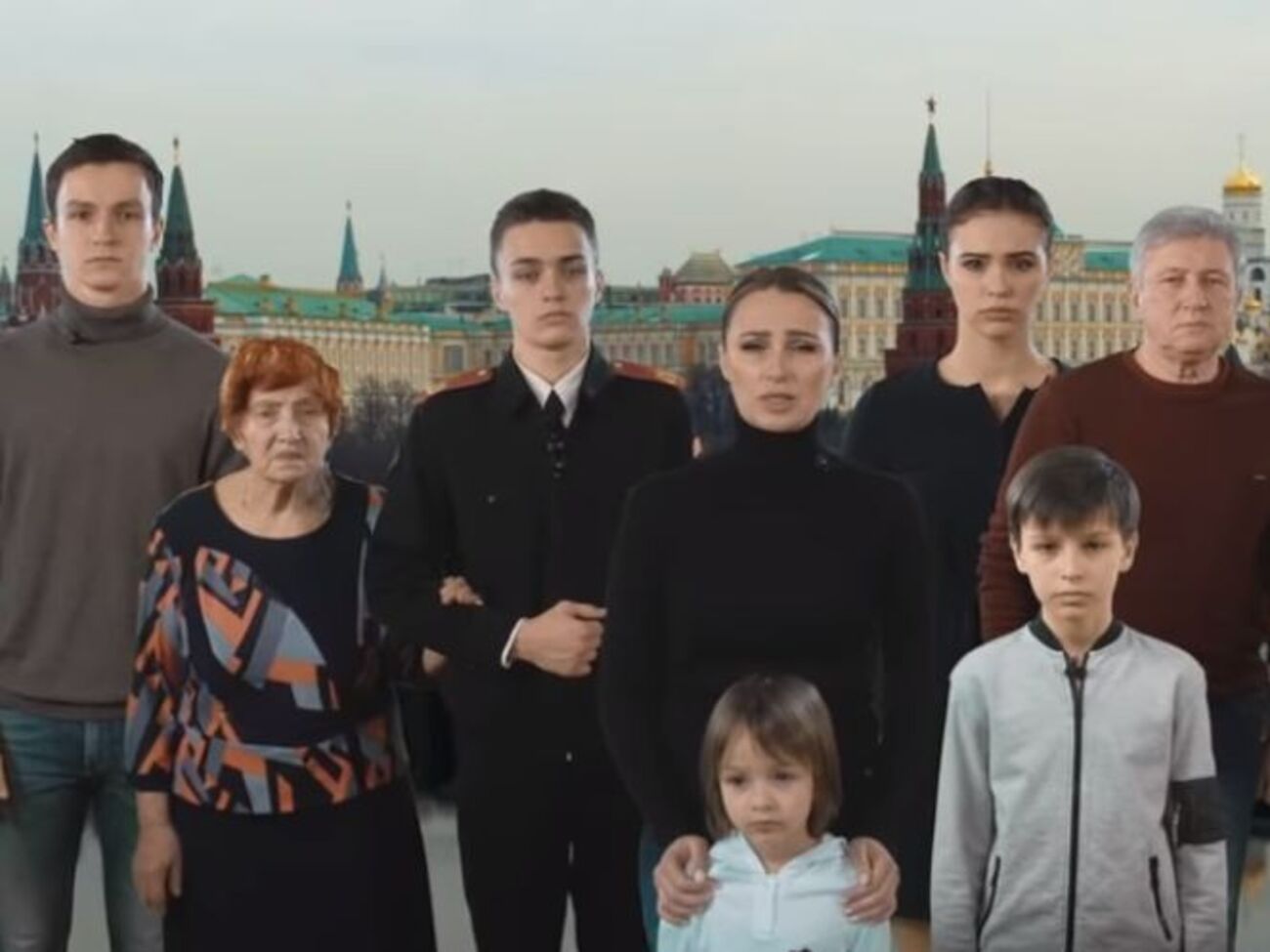 Шестуны заявили, что их многодетную семью уничтожают из-за мусорного бизнеса сына генпрокурора